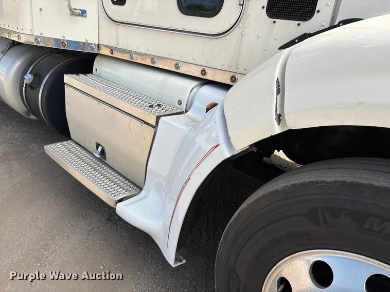 image for item DU1289 2012 Peterbilt 386 semi truck