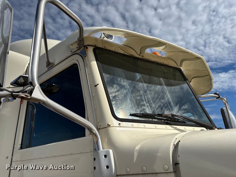 image for item DU1289 2012 Peterbilt 386 semi truck