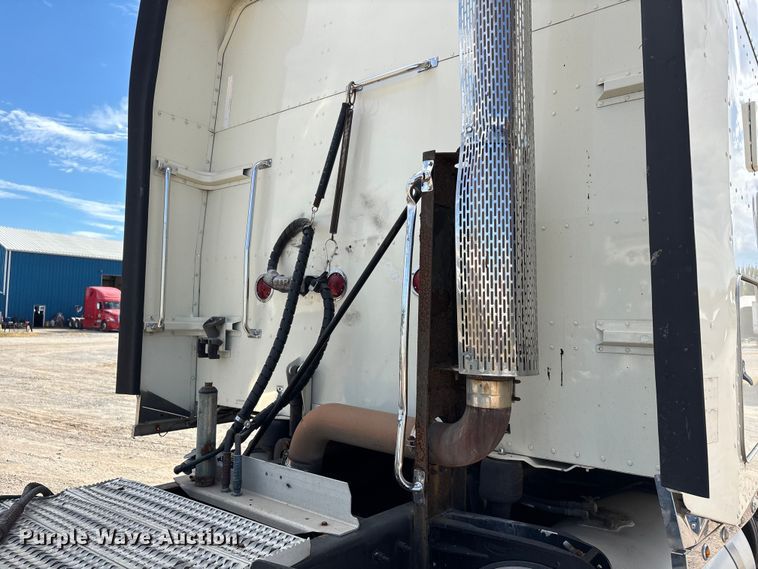 image for item DU1289 2012 Peterbilt 386 semi truck