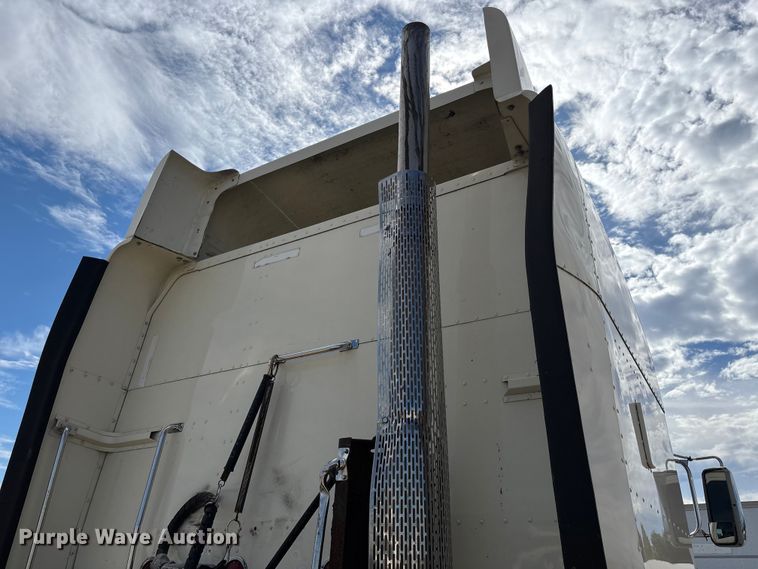 image for item DU1289 2012 Peterbilt 386 semi truck