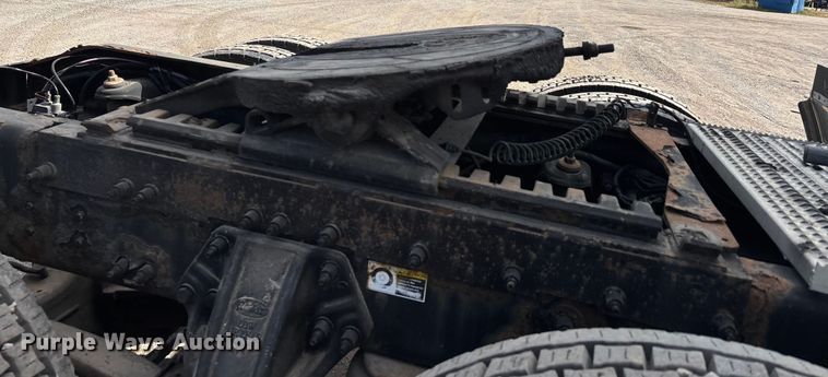 image for item DU1289 2012 Peterbilt 386 semi truck