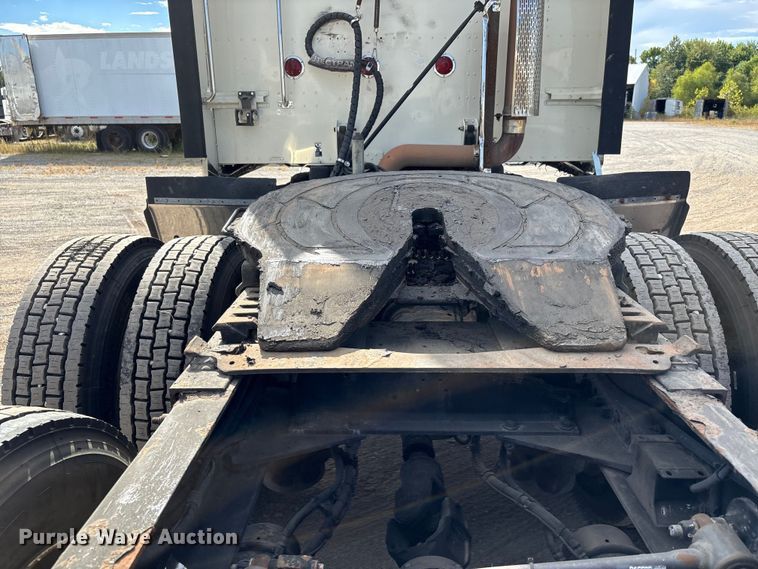 image for item DU1289 2012 Peterbilt 386 semi truck