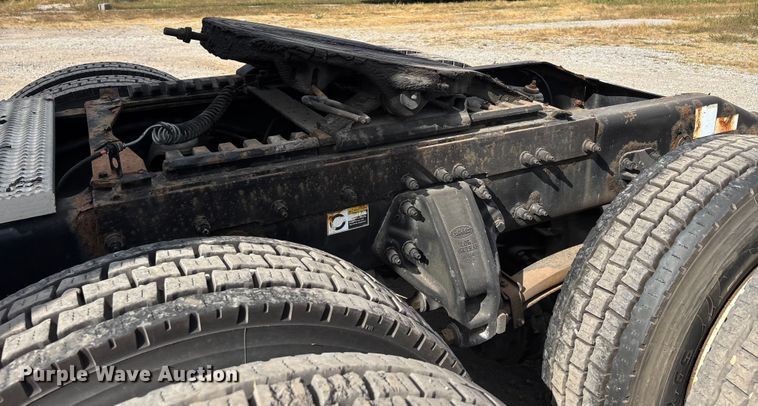 image for item DU1289 2012 Peterbilt 386 semi truck