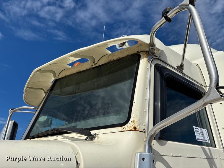 image for item DU1289 2012 Peterbilt 386 semi truck