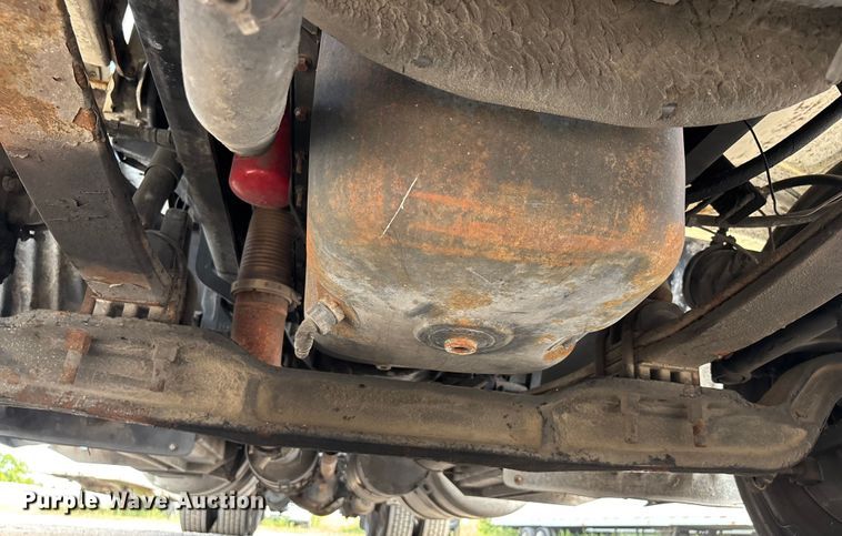 image for item DU1289 2012 Peterbilt 386 semi truck