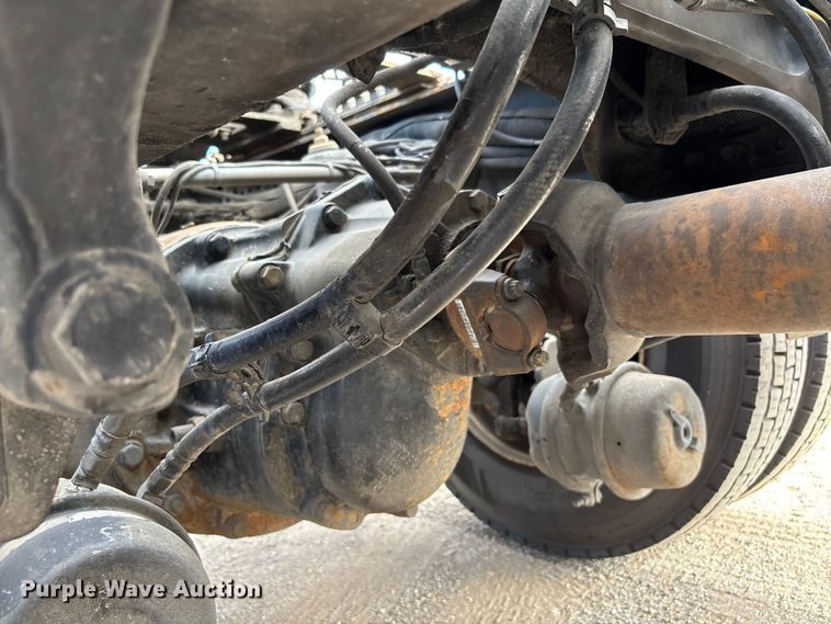 image for item DU1289 2012 Peterbilt 386 semi truck