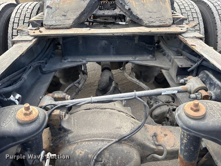 image for item DU1289 2012 Peterbilt 386 semi truck