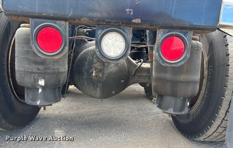 image for item DU1289 2012 Peterbilt 386 semi truck