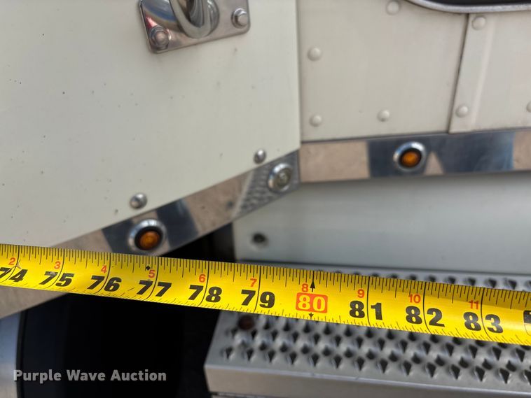 image for item DU1289 2012 Peterbilt 386 semi truck