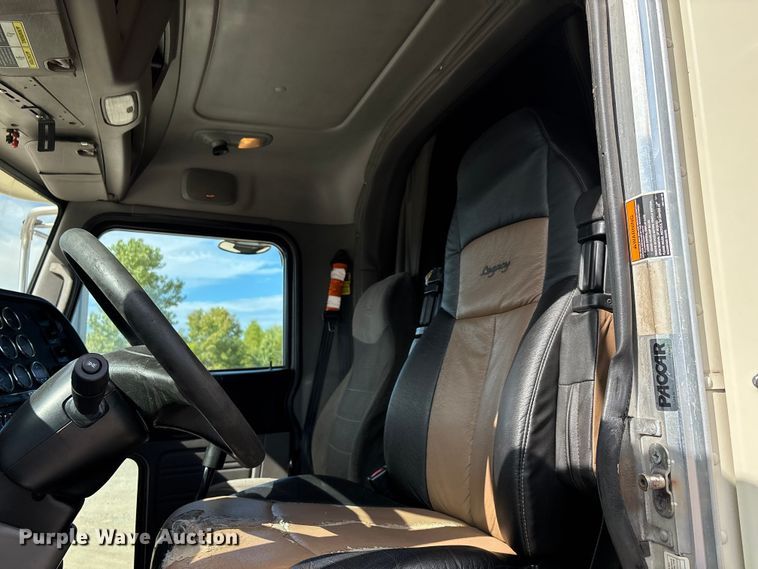 image for item DU1289 2012 Peterbilt 386 semi truck