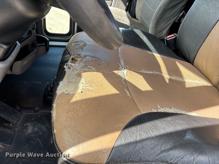 image for item DU1289 2012 Peterbilt 386 semi truck