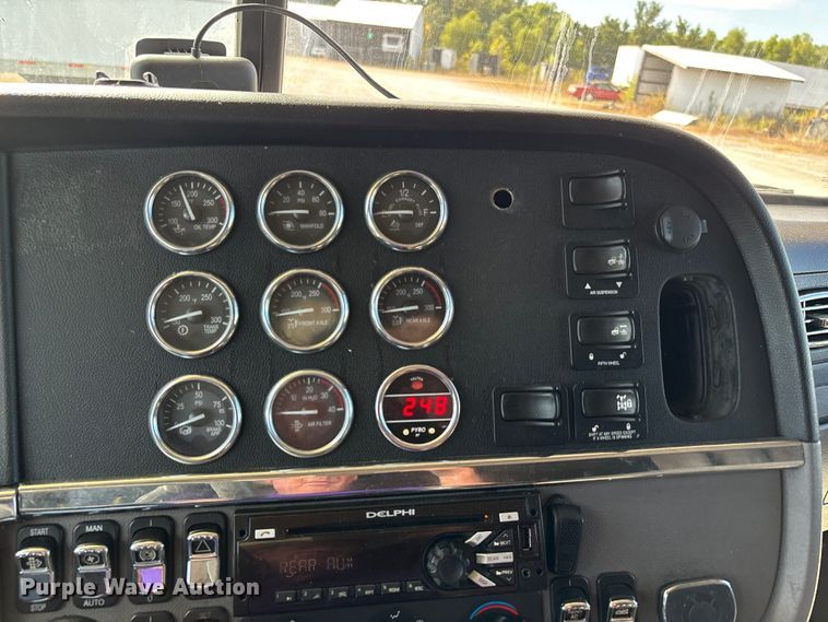 image for item DU1289 2012 Peterbilt 386 semi truck