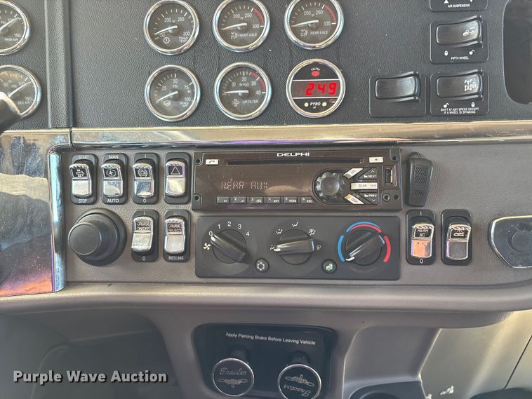 image for item DU1289 2012 Peterbilt 386 semi truck