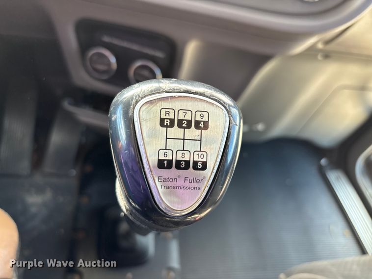 image for item DU1289 2012 Peterbilt 386 semi truck