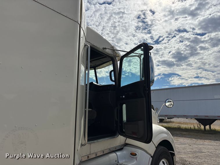 image for item DU1289 2012 Peterbilt 386 semi truck