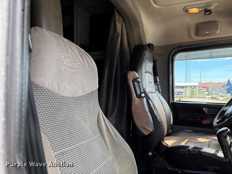 image for item DU1289 2012 Peterbilt 386 semi truck