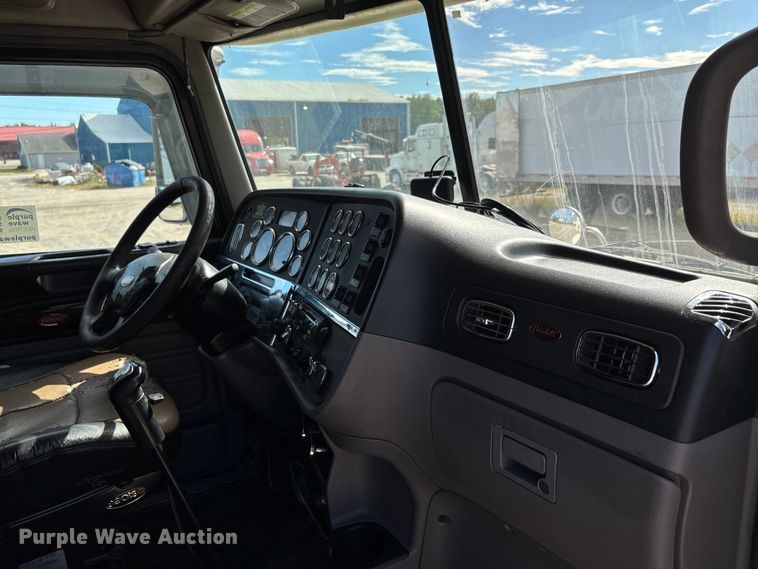 image for item DU1289 2012 Peterbilt 386 semi truck