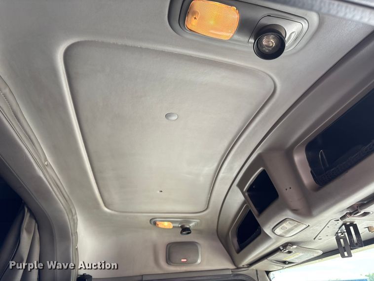 image for item DU1289 2012 Peterbilt 386 semi truck