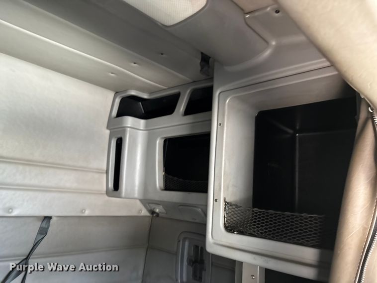 image for item DU1289 2012 Peterbilt 386 semi truck