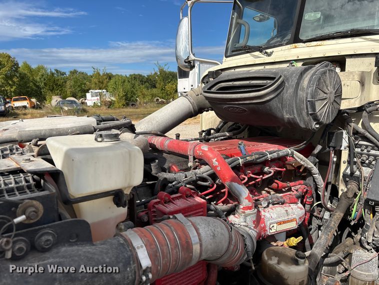 image for item DU1289 2012 Peterbilt 386 semi truck