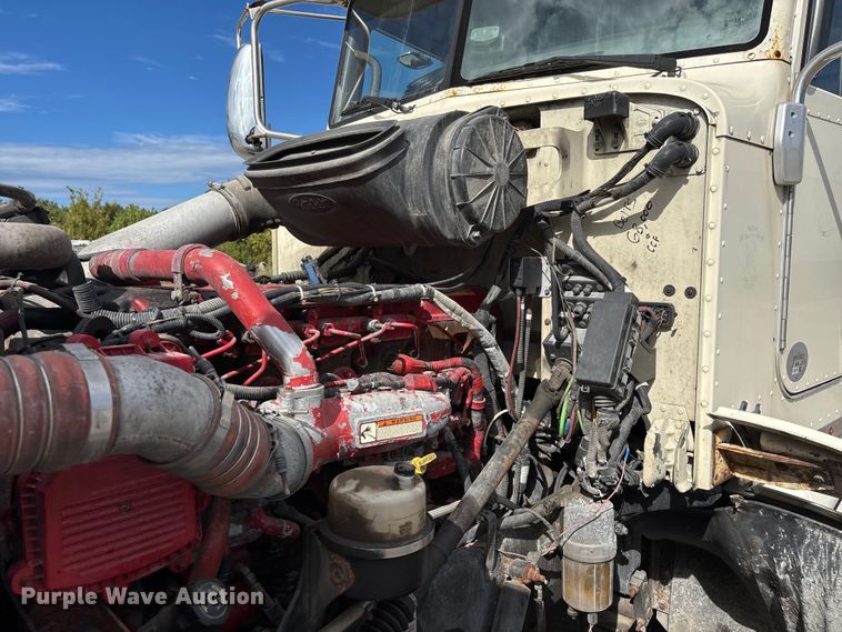 image for item DU1289 2012 Peterbilt 386 semi truck