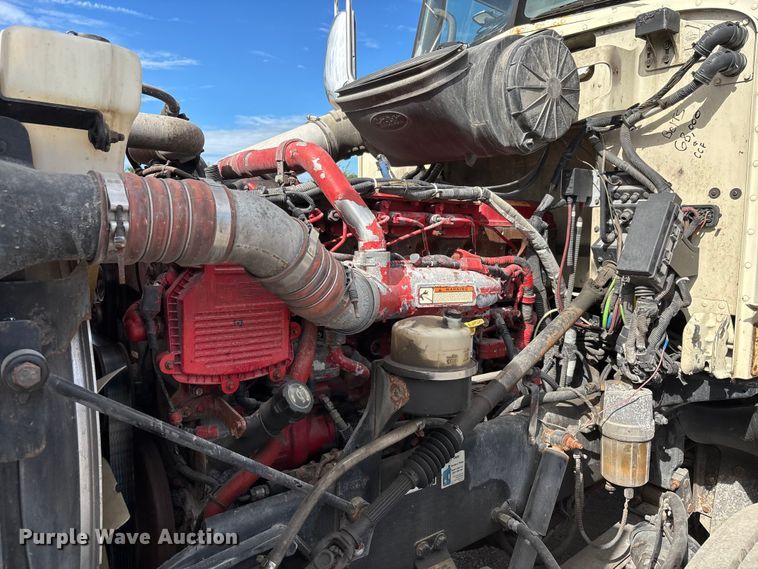 image for item DU1289 2012 Peterbilt 386 semi truck