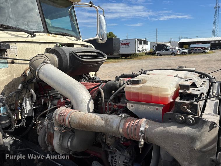 image for item DU1289 2012 Peterbilt 386 semi truck