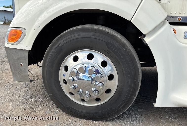 image for item DU1289 2012 Peterbilt 386 semi truck