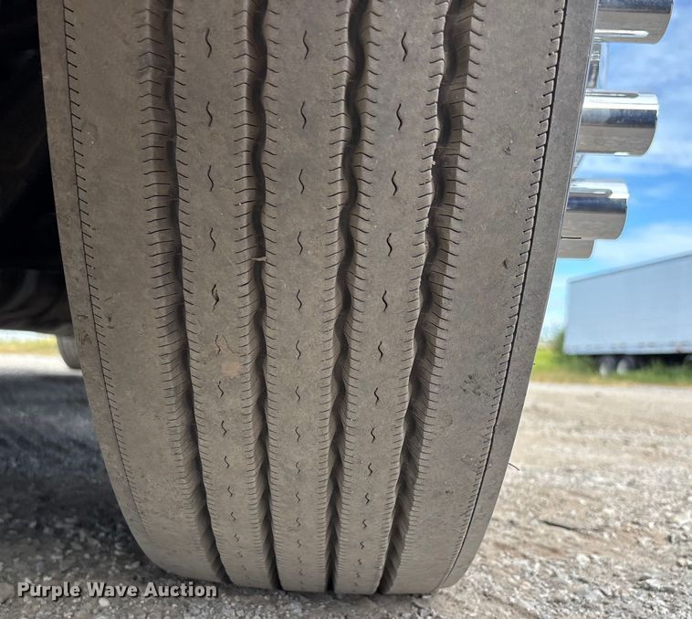 image for item DU1289 2012 Peterbilt 386 semi truck