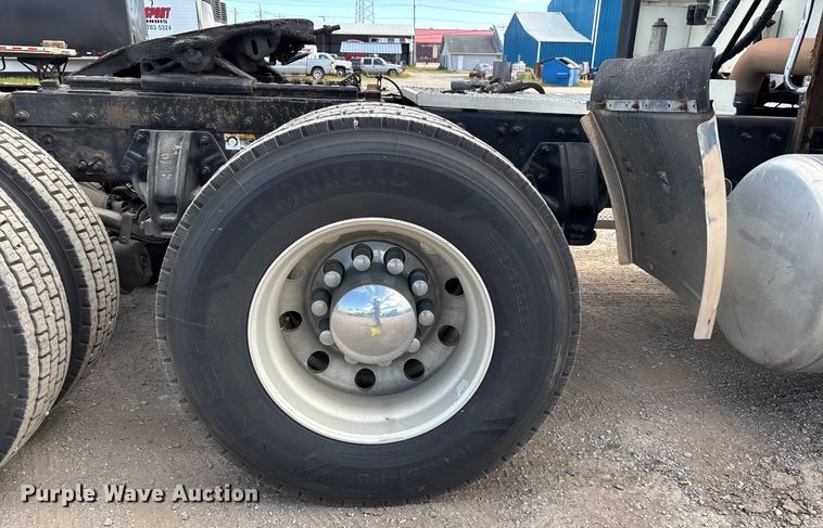 image for item DU1289 2012 Peterbilt 386 semi truck