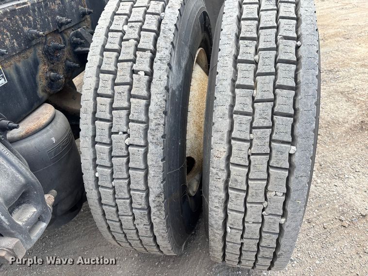 image for item DU1289 2012 Peterbilt 386 semi truck