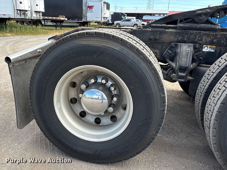 image for item DU1289 2012 Peterbilt 386 semi truck