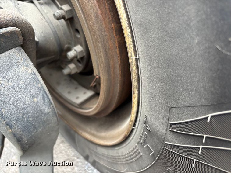 image for item DU1289 2012 Peterbilt 386 semi truck