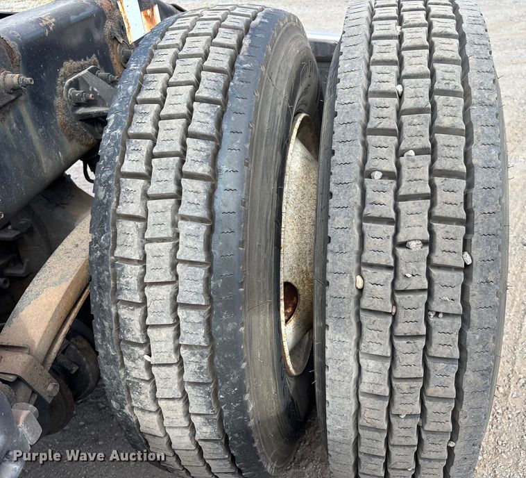 image for item DU1289 2012 Peterbilt 386 semi truck