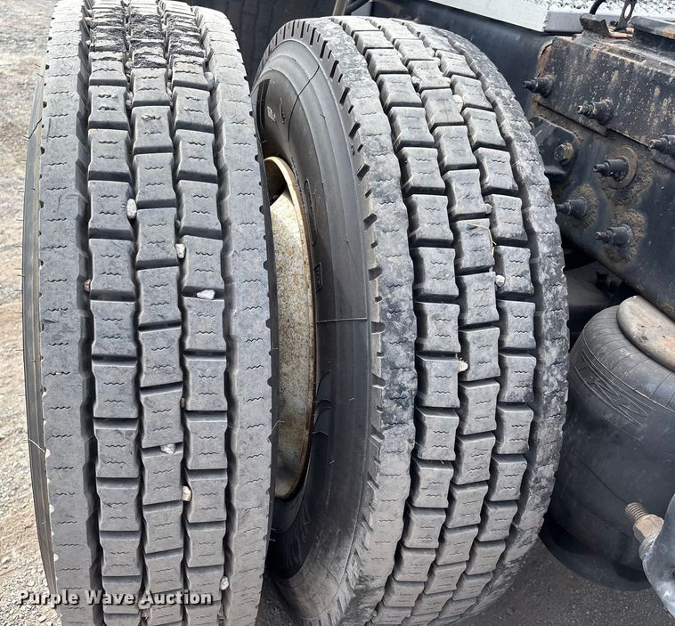 image for item DU1289 2012 Peterbilt 386 semi truck