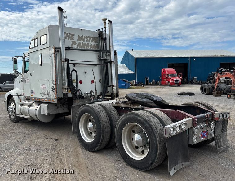 image for item DU1290 2000 International 9400i semi truck