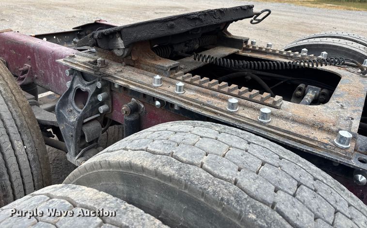 image for item DU1290 2000 International 9400i semi truck