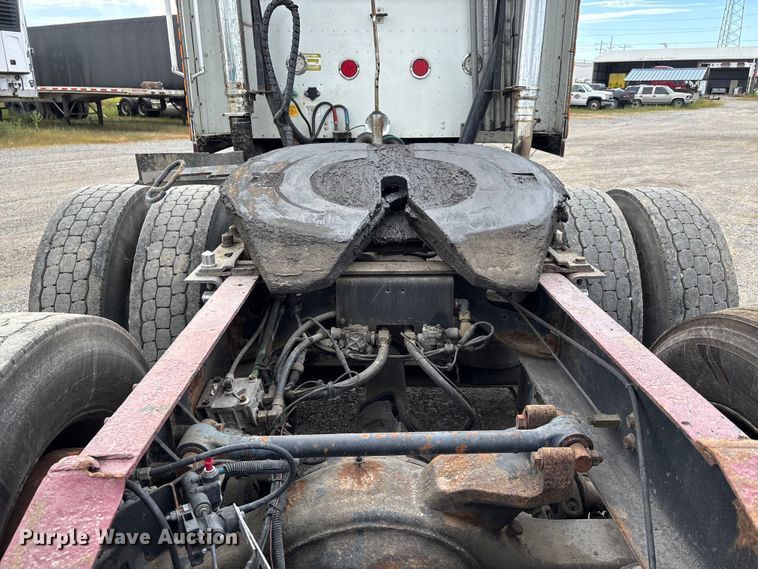 image for item DU1290 2000 International 9400i semi truck