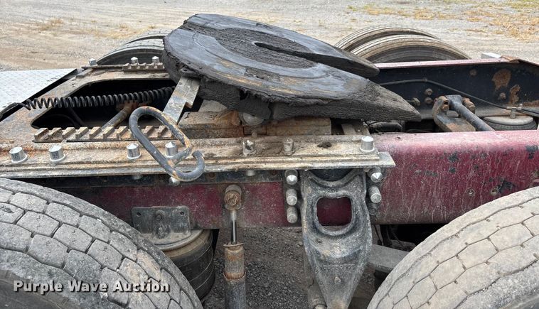 image for item DU1290 2000 International 9400i semi truck