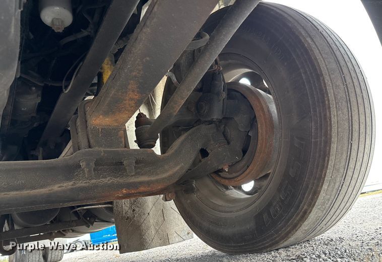 image for item DU1290 2000 International 9400i semi truck