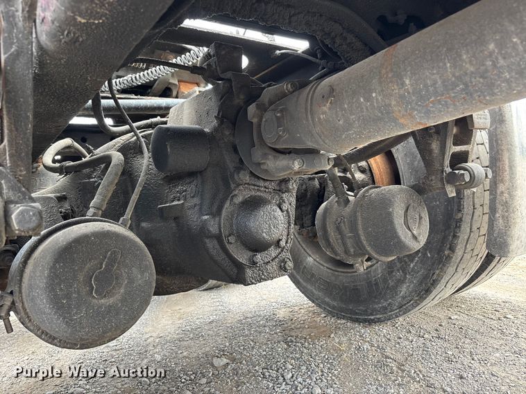 image for item DU1290 2000 International 9400i semi truck