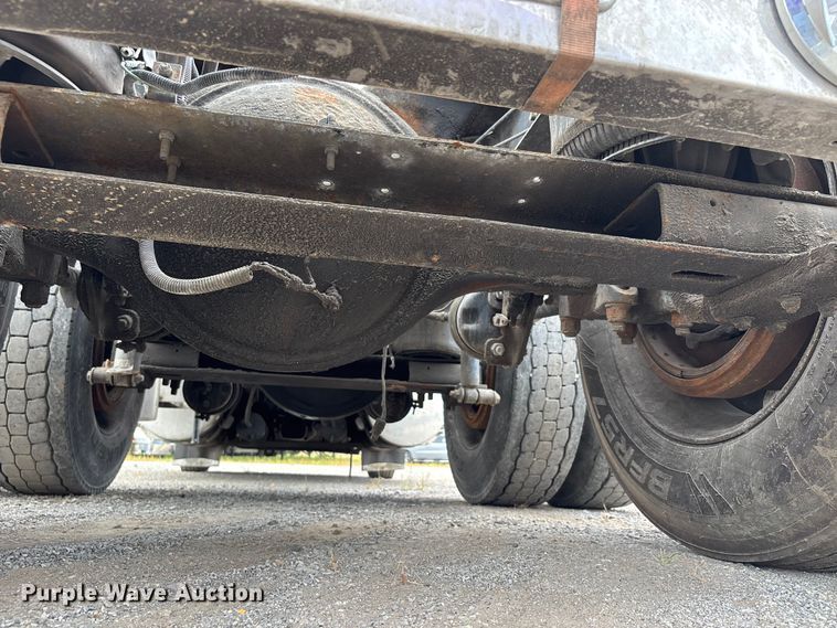 image for item DU1290 2000 International 9400i semi truck