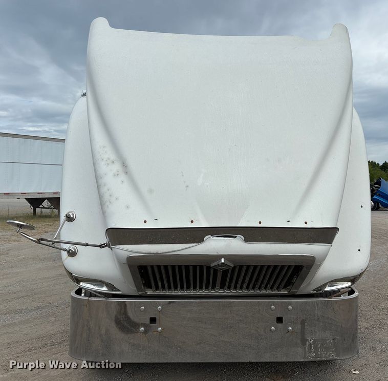 image for item DU1290 2000 International 9400i semi truck