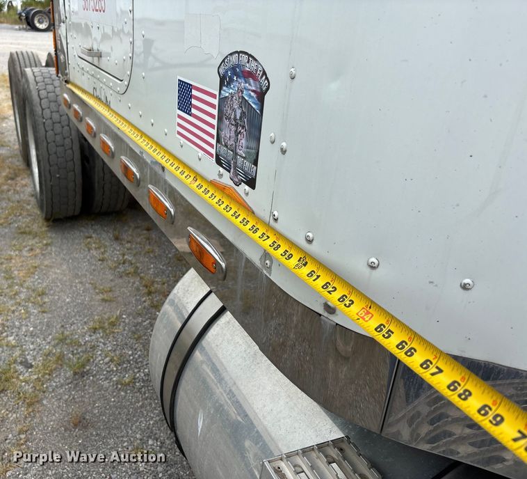 image for item DU1290 2000 International 9400i semi truck