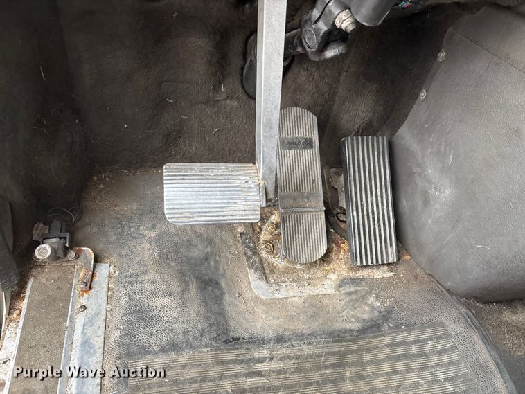 image for item DU1290 2000 International 9400i semi truck