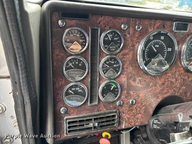 image for item DU1290 2000 International 9400i semi truck