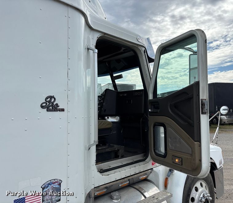 image for item DU1290 2000 International 9400i semi truck