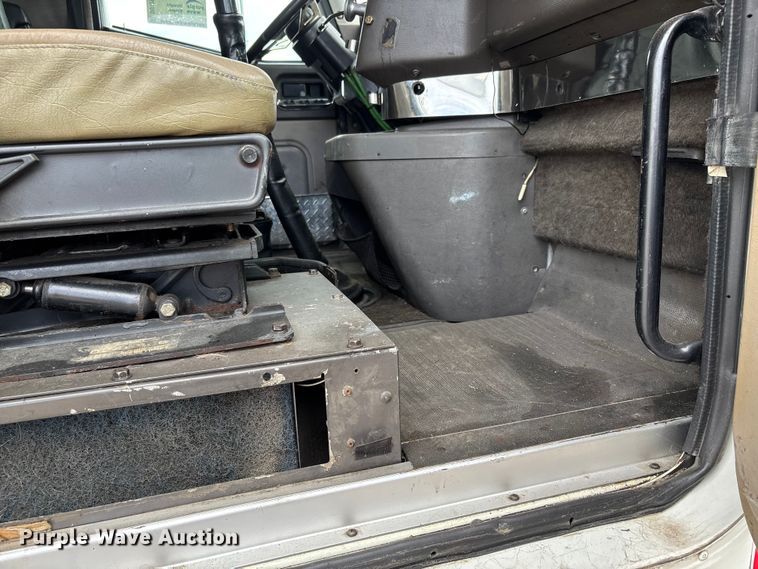 image for item DU1290 2000 International 9400i semi truck