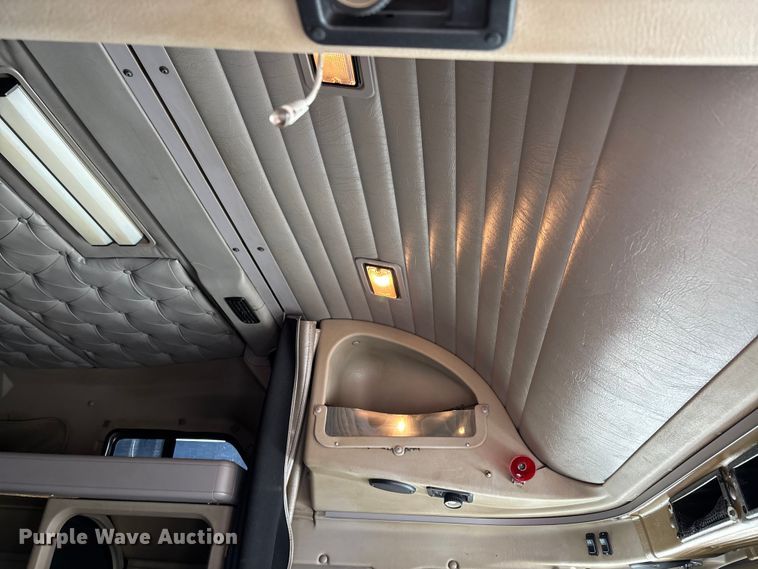 image for item DU1290 2000 International 9400i semi truck