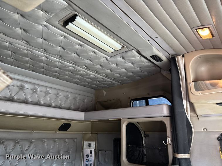 image for item DU1290 2000 International 9400i semi truck